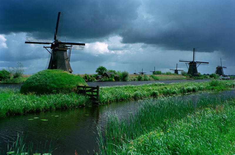 Windmills Kinderdijk, Netherlands
Original: Neg. Film , 6x9cm
Scan: Imacon 10500x7000 pix.

