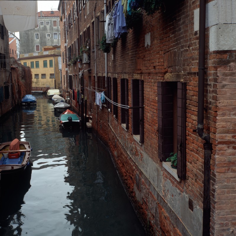 Gondolas  in Venice
Original: Film Velvia-50, 6x6cm
Scan: Imacom 6800x6800 pix.
