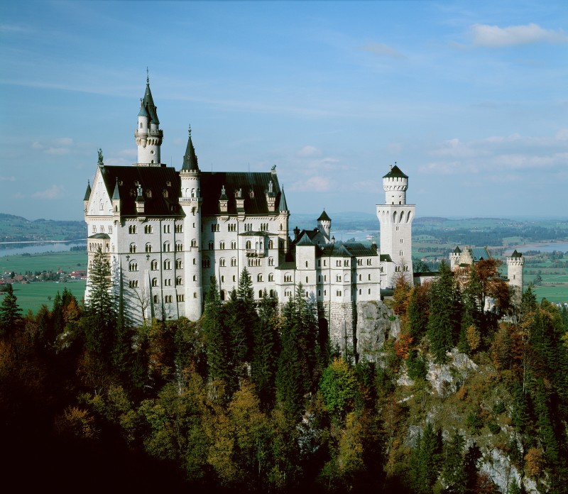 Neuschwanstein Castle
Original: Film Velvia-50, 4x5"
Scan: 4200x3600 pix., sRGB.

