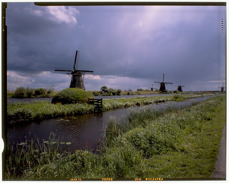 Windmills Kinderdijk, Netherlands
Original: Film Velvia, 4x5" 
Preview: digital camera                    

