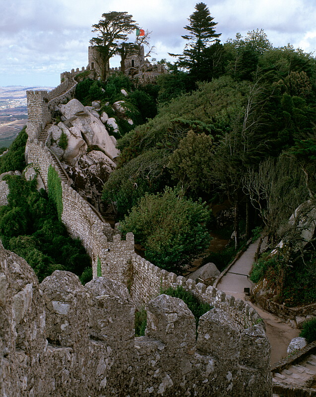 Castle of the Moors, Sintra, Portugal
Original: Film Velvia-50, 6x7cm
Scan: Imacon 8800x7000 pix.
